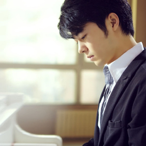 巨乳美女加光屁屁加无遮挡
